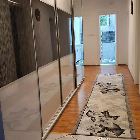 Kuca Guest house *